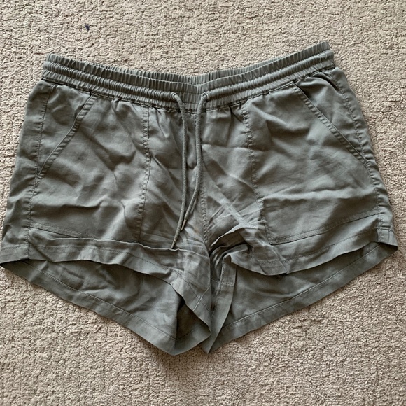 Divided Green Linen Shorts - Picture 1 of 3